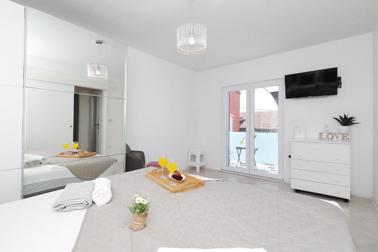 Maria One Minute From -beach Country house