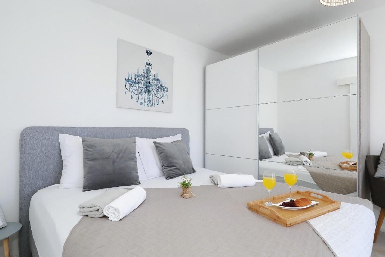 Maria One Minute From -beach Landhaus Zadar